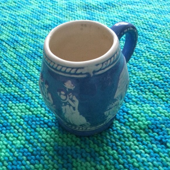 Vintage handmade glazed coffee tea mug blue with white figural signed AK 1975 - Picture 3 of 7